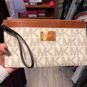 Michael kors wristlet